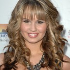 Các kiểu tóc uốn giúp vóc dáng và khuôn mặt của bạn thêm hấp dẫn